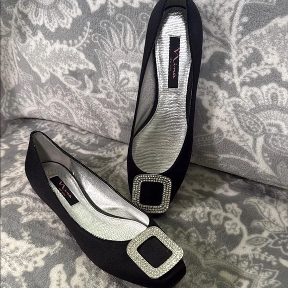 Nina | Shoes | Vince Camuto Black And Silver Flats With  display picture 1
